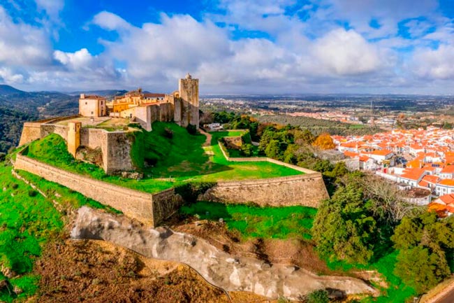 15 lugares fantásticos perto de Lisboa de visita obrigatória Explore as joias escondidas perto da capital portuguesa. Descubra 15 lugares fantásticos perto de Lisboa que são de visita obrigatória!