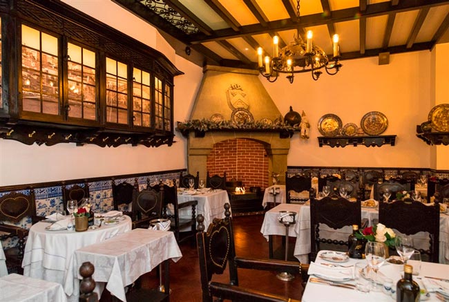 10 dos restaurantes mais românticos do Porto Surpreenda com um jantar inesquecível num dos restaurantes mais românticos do Porto, com ambiente acolhedor e uma culinária de excelência!