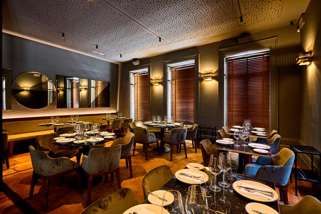 Os 10 restaurantes mais bonitos do Porto Com ambientes incríveis e decoração única. Descubra os 10 restaurantes mais bonitos do Porto e desfrute de uma experiência gastronómica inesquecível!