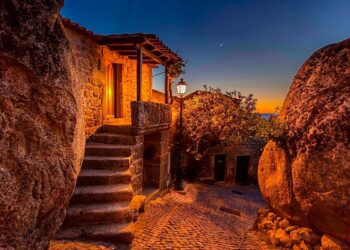 Explore a magia do passado numa das 7 aldeias medievais no Centro de Portugal! Encante-se com o que o centro do país tem para lhe oferecer!