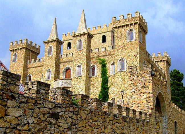 7 locais invulgares para visitar no Centro de Portugal Este é um roteiro incomum! São locais invulgares, atrações que encantam pela singularidade no Centro de Portugal.