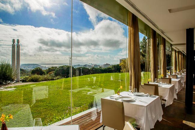 10 dos melhores restaurantes de Lisboa Se pretende ter uma refeição requintada, aconselhamos qualquer um dos 10 melhores restaurantes de Lisboa! Vão encantar o seu paladar!
