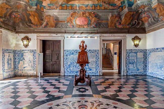 Guia dos mais bonitos Azulejos de Lisboa Explore a beleza dos azulejos de Lisboa! Descubra os locais mais deslumbrantes e encantadores onde os azulejos são verdadeiras obras de arte.