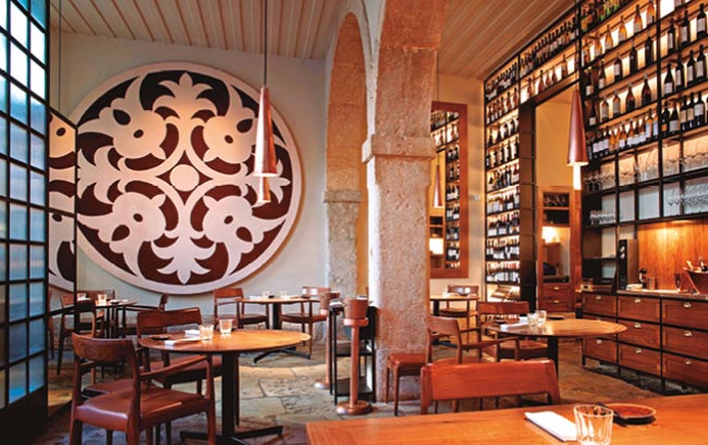 10 dos melhores restaurantes de Lisboa Se pretende ter uma refeição requintada, aconselhamos qualquer um dos 10 melhores restaurantes de Lisboa! Vão encantar o seu paladar!