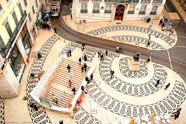 Calçada portuguesa: 10 das mais bonitas calçadas de Lisboa A arte a seus pés nas mais bonitas calçadas de Lisboa. Todos os passos são uma inspiração.