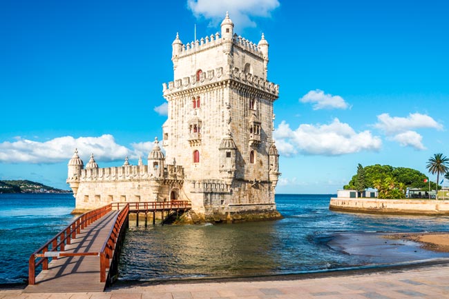 As 10 grandes atrações de Lisboa de visita obrigatória Quando visitar a capital, não pode deixar de visitar as 10 grandes atrações de Lisboa. São os destaques imperdíveis da capital portuguesa.
