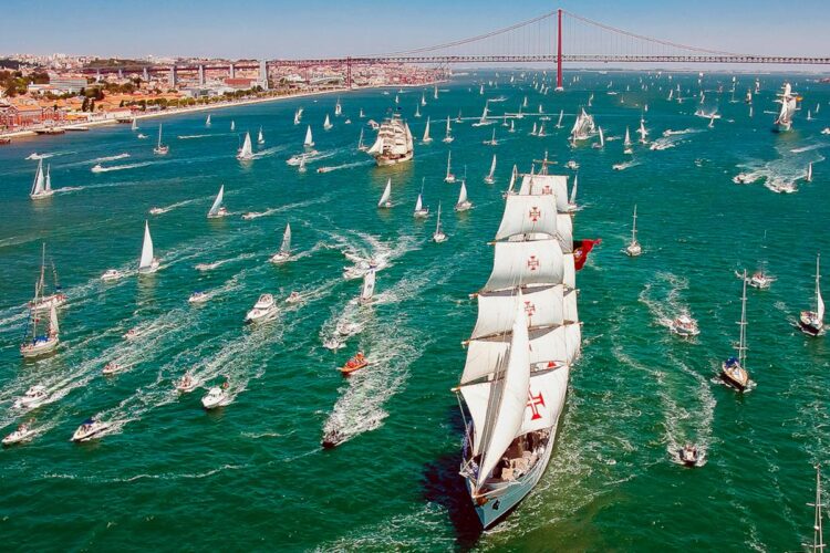 Conheça a fascinante história do Navio Escola Sagres, uma verdadeira joia dos mares! Descubra a origem deste imponente veleiro de três mastros.