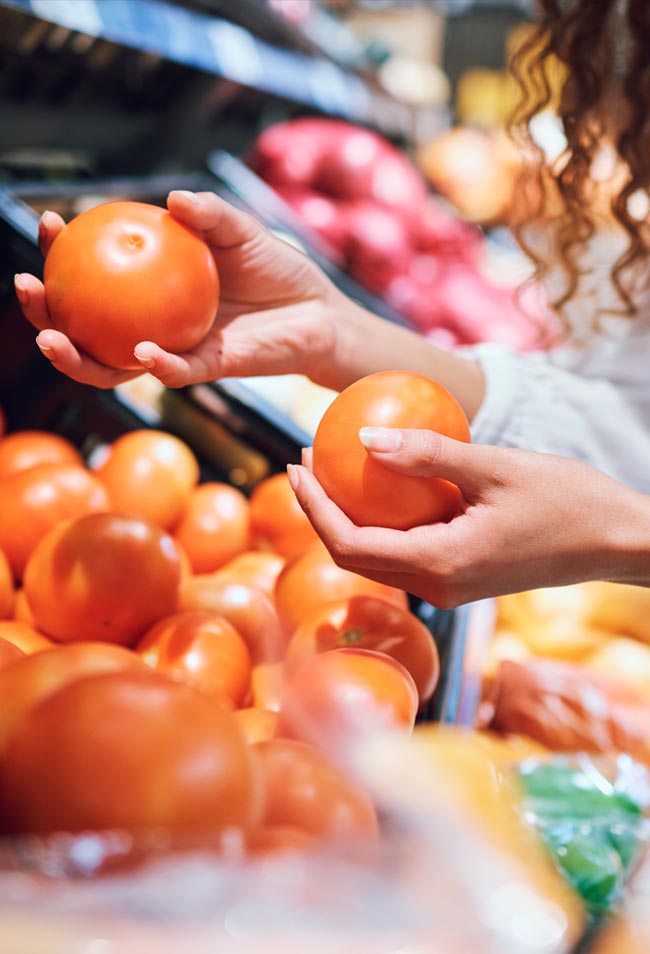 Aprenda a escolher as melhores frutas e verduras no supermercado Saiba como selecionar as melhores frutas e verduras! Descubra como encher a despensa com produtos frescos e nutritivos!