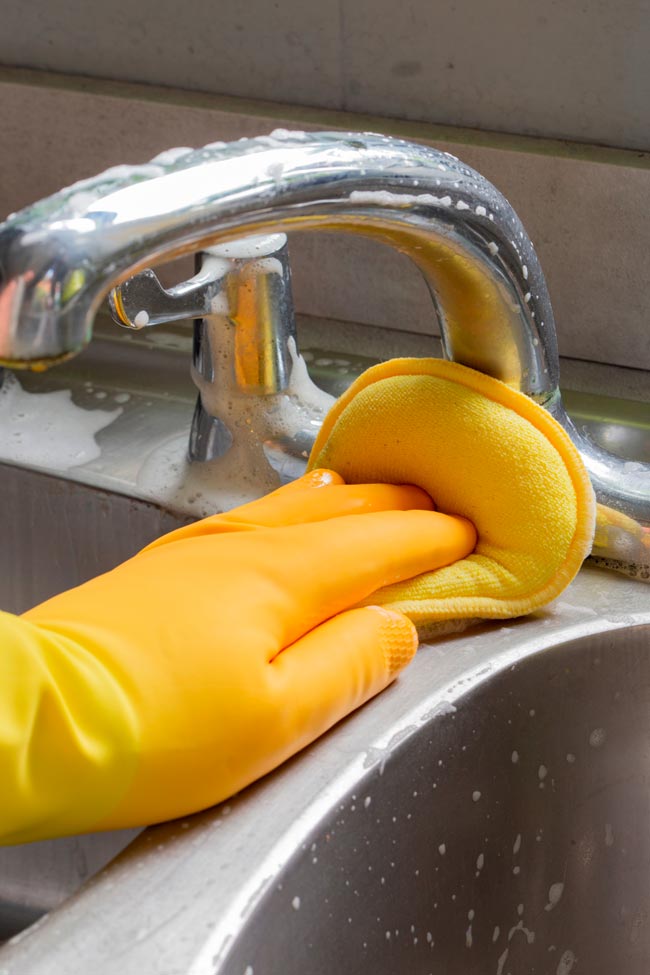 Aprenda a limpar aço inox e deixe tudo impecável Dê um toque de elegância à sua cozinha ou casa de banho. Veja como limpar aço inox de maneira que fique brilhante e livre de manchas!