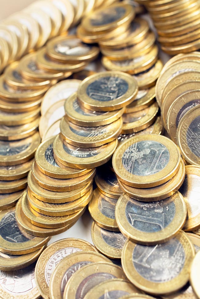 Aprenda a poupar 1 euro por dia com 13 ideias que funcionam Conheça 13 ideias práticas e eficazes para que possa poupar 1 euro por dia! Um euro por dia, imagine o bem que lhe fazia!