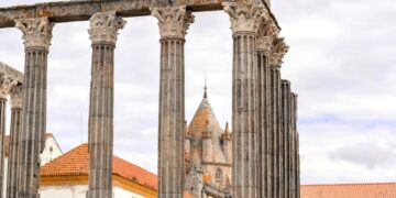 Conheça as 10 povoações mais belas do sul de Portugal! Cada qual com paisagens deslumbrantes, património histórico e uma atmosfera única.