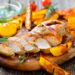Bifes de frango com alho e limão Experimente esta deliciosa receita de bifes de frango com alho e limão! É uma opção rápida e fácil para uma refeição deliciosa.