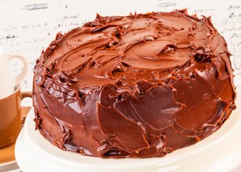 Delicie-se com esta incrível receita de Bolo de Nutella! Aprenda todos os passos e deixe-se encantar por este bolo irresistível!
