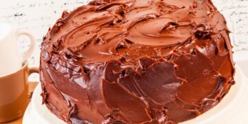 Delicie-se com esta incrível receita de Bolo de Nutella! Aprenda todos os passos e deixe-se encantar por este bolo irresistível!