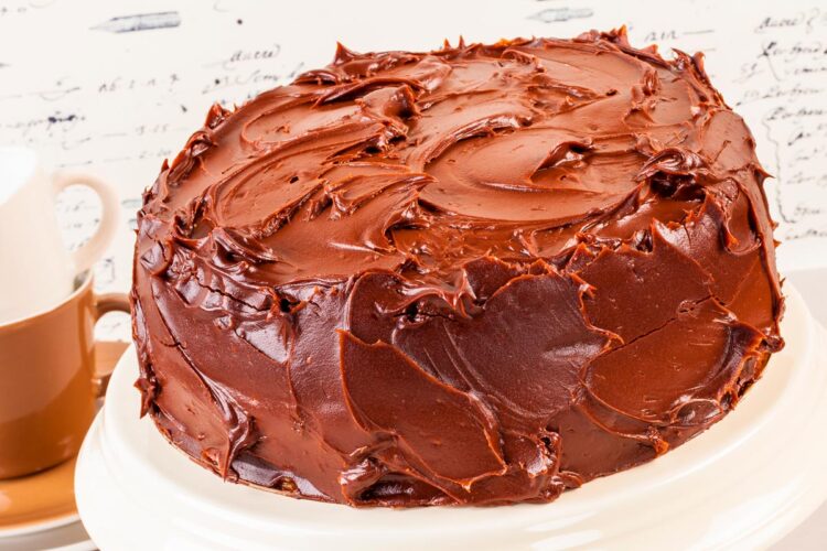 Delicie-se com esta incrível receita de Bolo de Nutella! Aprenda todos os passos e deixe-se encantar por este bolo irresistível!