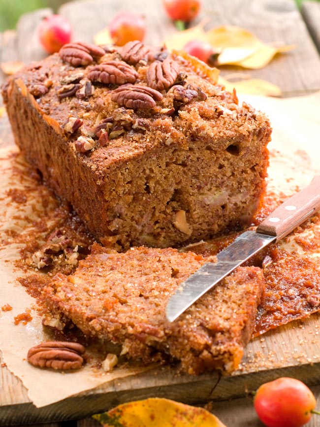 Bolo de noz e mel Desfrute de um delicioso bolo de noz e mel, uma combinação irresistível de sabores. Prepare esta receita simples que vai ser um sucesso absoluto.