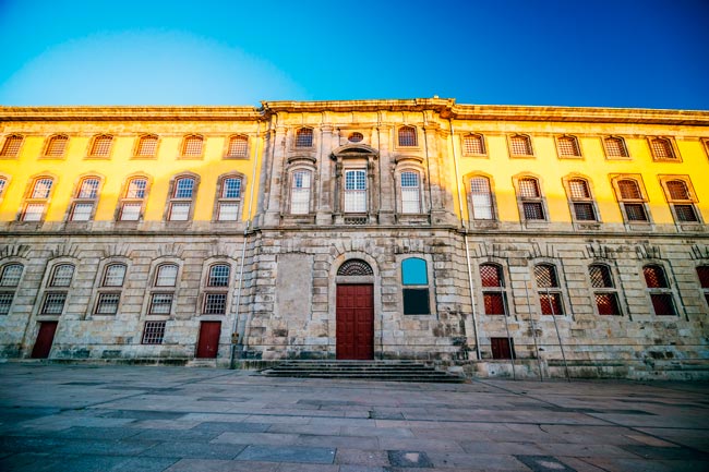 Lugares históricos no Porto que muitos desconhecem Guardam estórias de tragédias, momentos de vergonha, de orgulho e até de glória. Descubra lugares históricos no Porto que muitos desconhecem.