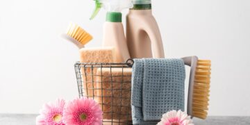 Descubra como fazer detergentes caseiros económicos e eco-friendly! Aprenda receitas simples e eficazes para começar a poupar na carteira e no ambiente!