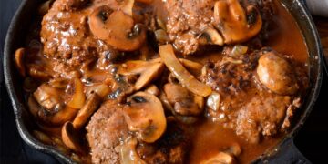 Experimente os deliciosos escalopes de vitela à portuguesa com vinho do Porto! Surpreenda o paladar com sabores portugueses tradicionais.