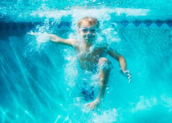 Descubra a verdade por trás do mito: tomar banho depois de comer faz mal ou é apenas uma superstição? Tome uma decisão informada!