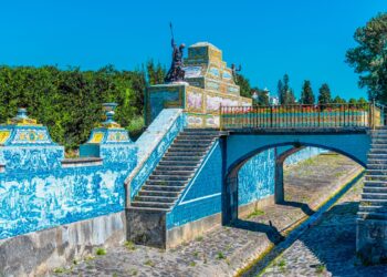 Explore a beleza dos azulejos de Lisboa! Descubra os locais mais deslumbrantes e encantadores onde os azulejos são verdadeiras obras de arte.