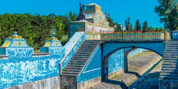 Explore a beleza dos azulejos de Lisboa! Descubra os locais mais deslumbrantes e encantadores onde os azulejos são verdadeiras obras de arte.