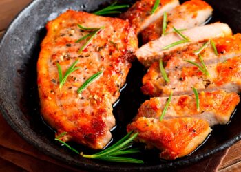 Quer preparar uma refeição que todos vão adorar? Siga a nossa sugestão e prepare a nossa receita de lombinhos de porco na frigideira!