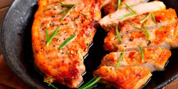 Quer preparar uma refeição que todos vão adorar? Siga a nossa sugestão e prepare a nossa receita de lombinhos de porco na frigideira!