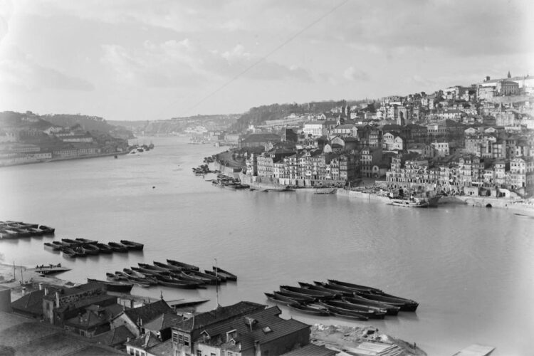 Guardam estórias de tragédias, momentos de vergonha, de orgulho e até de glória. Descubra lugares históricos no Porto que muitos desconhecem.