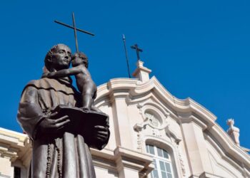 A tradição e a alegria da festa de Santo António em Lisboa! O ambiente festivo toma conta das ruas da capital com as suas tradições únicas.