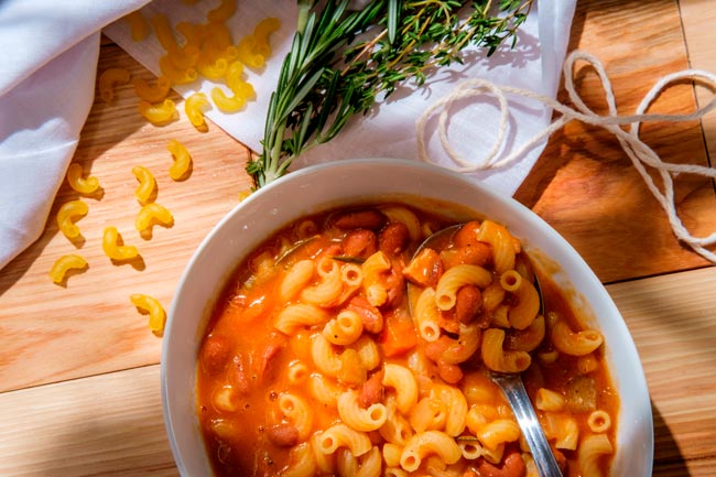 Massa com feijão vermelho Descubra uma combinação deliciosa com esta receita de massa com feijão vermelho! Prepare esta combinação de sabores e texturas da forma correta.