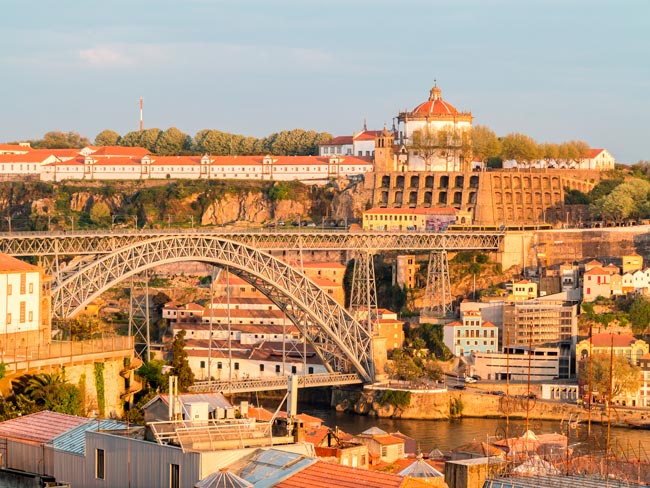 Lugares históricos no Porto que muitos desconhecem Guardam estórias de tragédias, momentos de vergonha, de orgulho e até de glória. Descubra lugares históricos no Porto que muitos desconhecem.