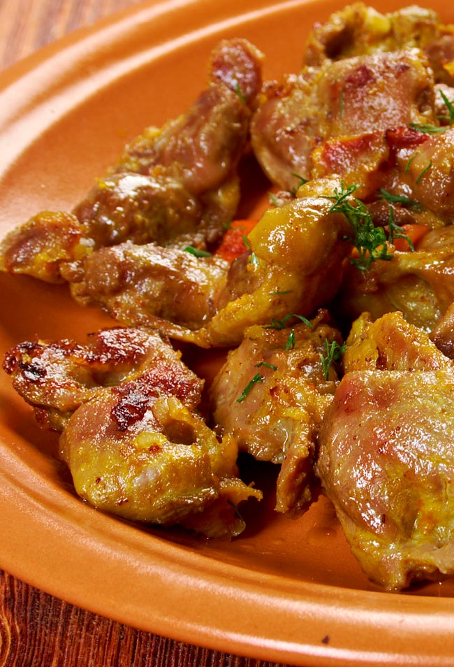 Miúdos de frango à portuguesa Estes miúdos de frango à portuguesa podem ser servidos como petisco ou como refeição. E molhar o pão… é uma verdadeira tentação!