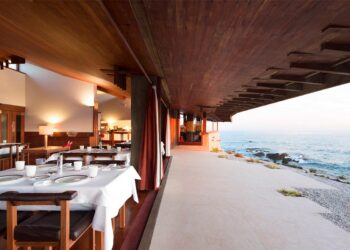 Com ambientes incríveis e decoração única. Descubra os 10 restaurantes mais bonitos do Porto e desfrute de uma experiência gastronómica inesquecível!