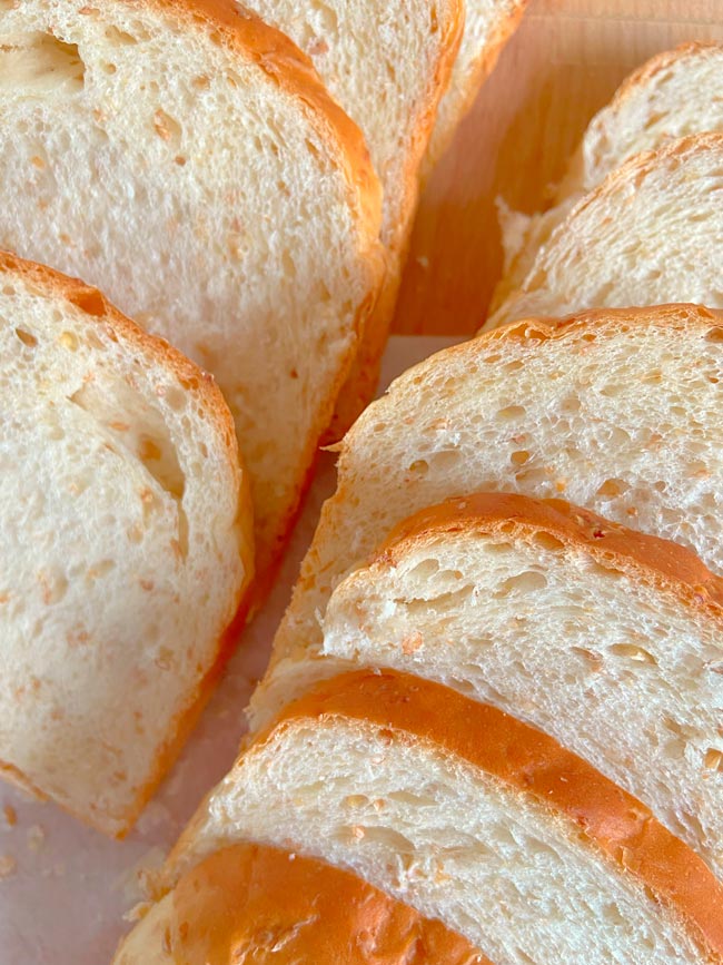 Pão de forma caseiro muito fácil Prepare um delicioso pão de forma caseiro com esta receita simples e infalível! É perfeita para sanduíches e torradas.