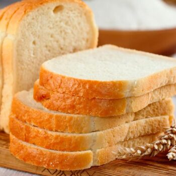 Prepare um delicioso pão de forma caseiro com esta receita simples e infalível! É perfeita para sanduíches e torradas.