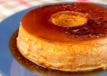 Reviva memórias de infância com um delicioso pudim caseiro da avó! Descubra todos os segredos desta clássica receita e deixe todos rendidos!