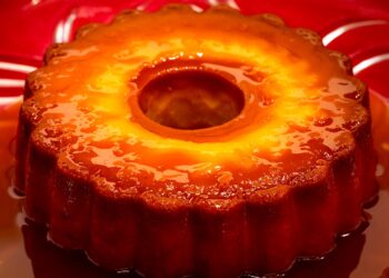 Delicie-se com um clássico: o Pudim de Ovos Caseiro! Descubra como preparar esta sobremesa tradicional e surpreenda sua família e amigos.