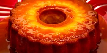 Delicie-se com um clássico: o Pudim de Ovos Caseiro! Descubra como preparar esta sobremesa tradicional e surpreenda sua família e amigos.