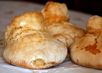 Delicie-se com a autenticidade do Pão Alentejano e com a nossa receita especial! Aprenda a preparar esta iguaria tradicional!
