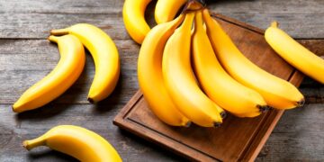 Saiba como manter bananas sempre frescas por muito mais tempo e com bom aspeto.