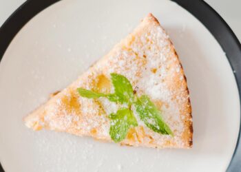 Para o lanche, que tal, uma irresistível tarte de leite condensado cozido? Uma sobremesa que ninguém vai conseguir resistir!