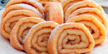 Delicie-se com uma Torta de Cenoura Húmida de deixar água na boca! Descubra como preparar esta sobremesa incrivelmente fofa para adoçar os seus momentos especiais!