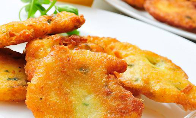 Guia para fazer deliciosas Pataniscas de Bacalhau E que tal um petisco típico português? Com o nosso guia para fazer deliciosas pataniscas de bacalhau, as suas refeições vão mudar.