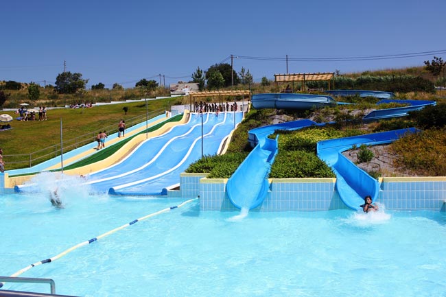8 dos melhores Parques Aquáticos perto de Lisboa Um dia inteiro num parque aquático é sinónimo de alegria e muita diversão!