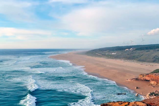 As melhores praias de Portugal, segundo revista norte-americana A publicação norte-americana Travel + Leisure elegeu as 11 melhores praias portuguesas.