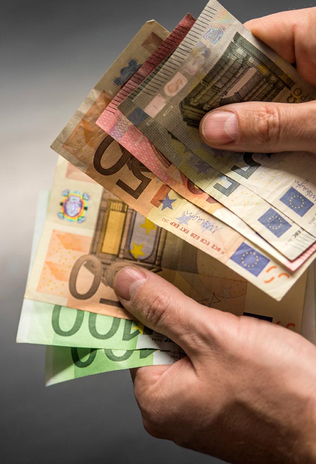 10 métodos simples para poupar 100€ por mês ou mais Crie um futuro financeiro mais estável a partir de hoje! 10 métodos simples para poupar 100€ por mês