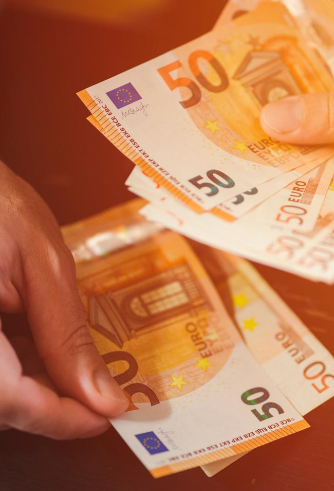 10 métodos simples para poupar 100€ por mês ou mais Crie um futuro financeiro mais estável a partir de hoje! 10 métodos simples para poupar 100€ por mês