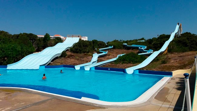 8 dos melhores Parques Aquáticos perto de Lisboa Um dia inteiro num parque aquático é sinónimo de alegria e muita diversão!