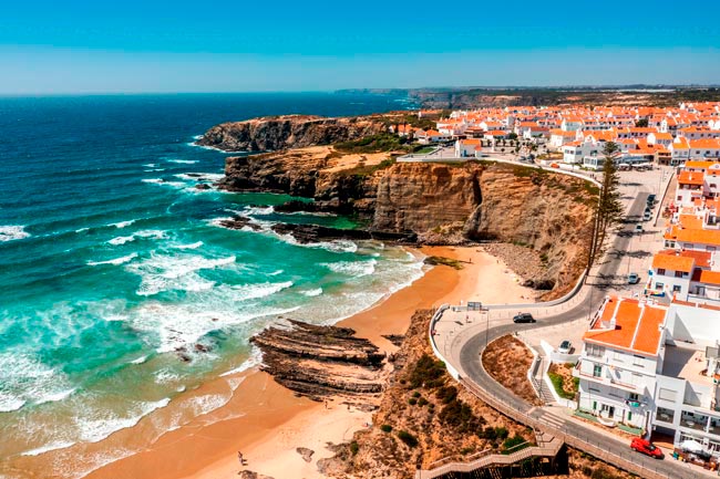 As melhores praias de Portugal, segundo revista norte-americana A publicação norte-americana Travel + Leisure elegeu as 11 melhores praias portuguesas.